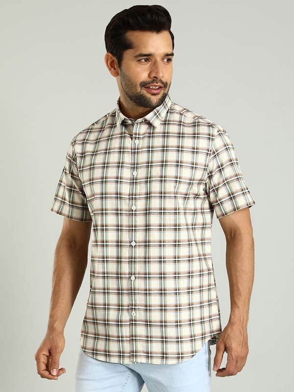 Indian Terrain Men's Regular Fit Half Sleeve Checkered Off White Shirt